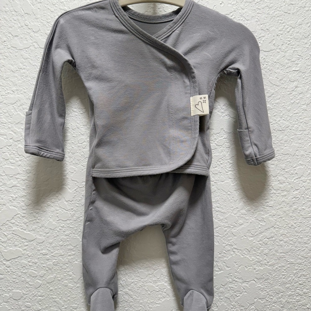 Bonsie Footie in fog size newborn